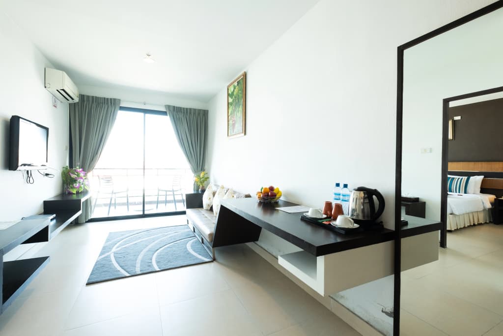 Vogue Pattaya Hotel - photo 4