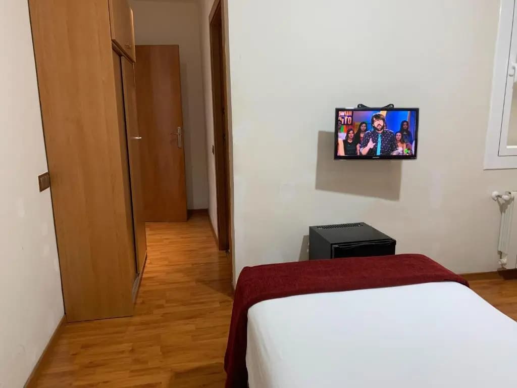 Hostal Madrazo - photo 6