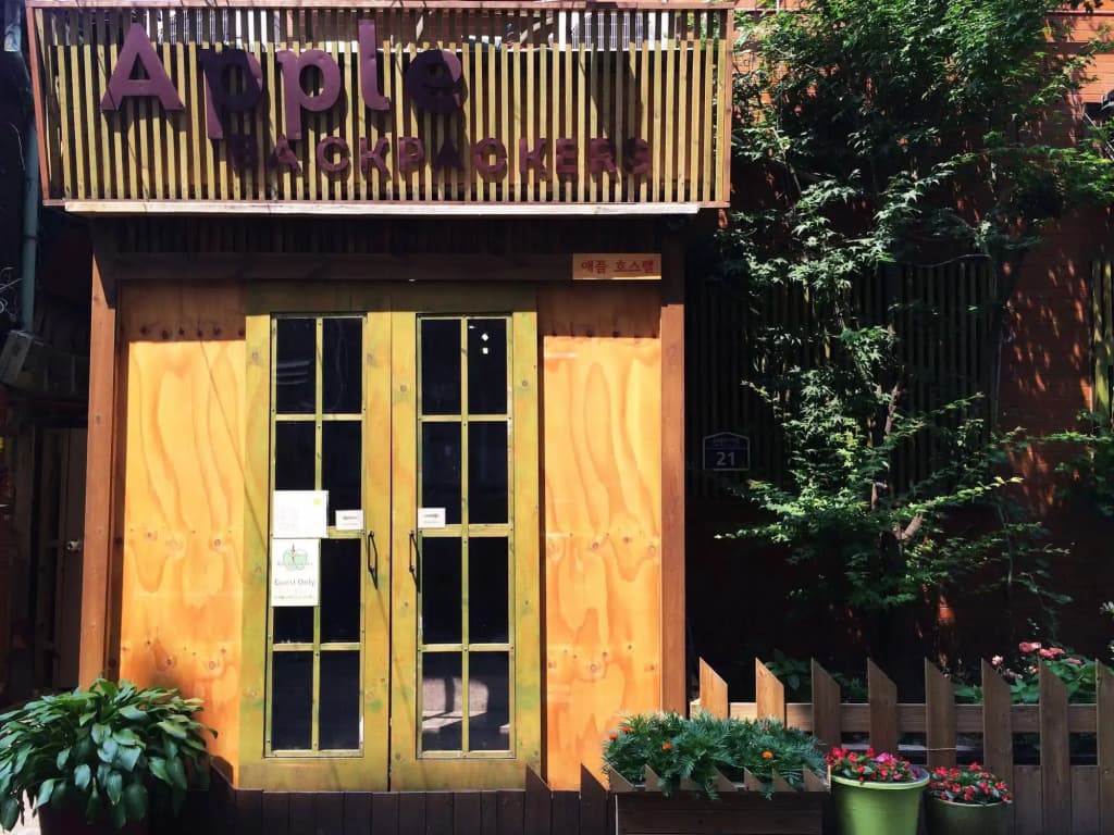 Apple Backpackers - photo 1