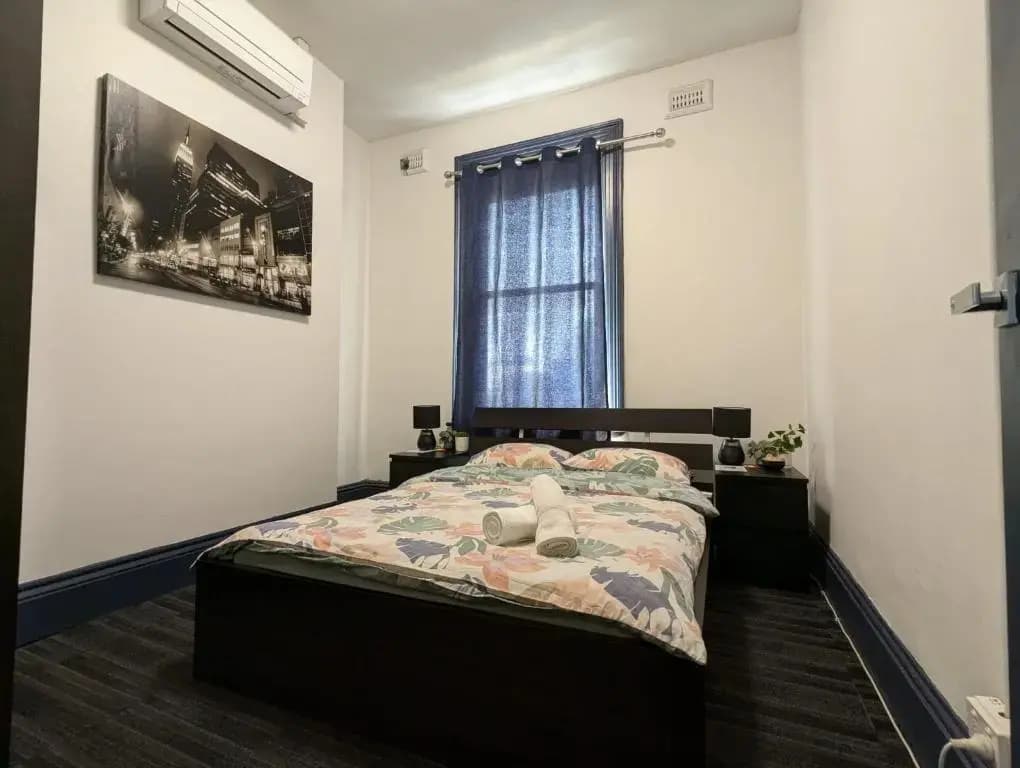 Queen Victoria Hostel - photo 6