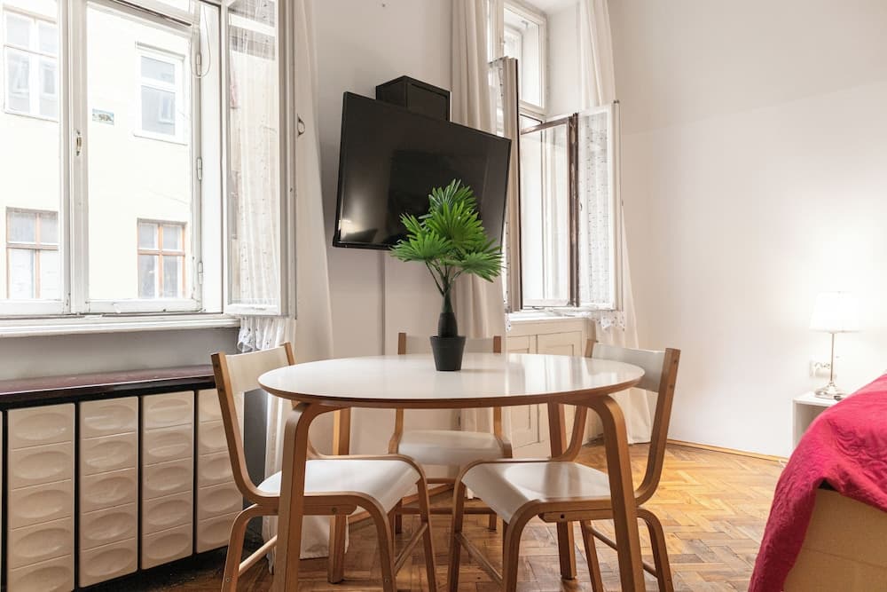 Affordable 1BR Flat for 5 Near Belvedere - photo 14