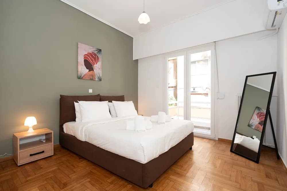 Contemporary Chic Apartment in Athens - photo 2