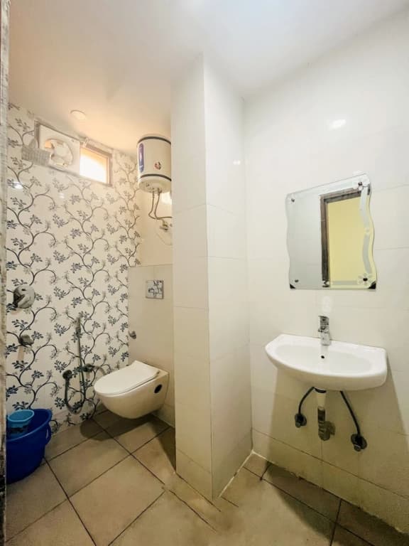 Roomshala 168 Startlight Suites - photo 6
