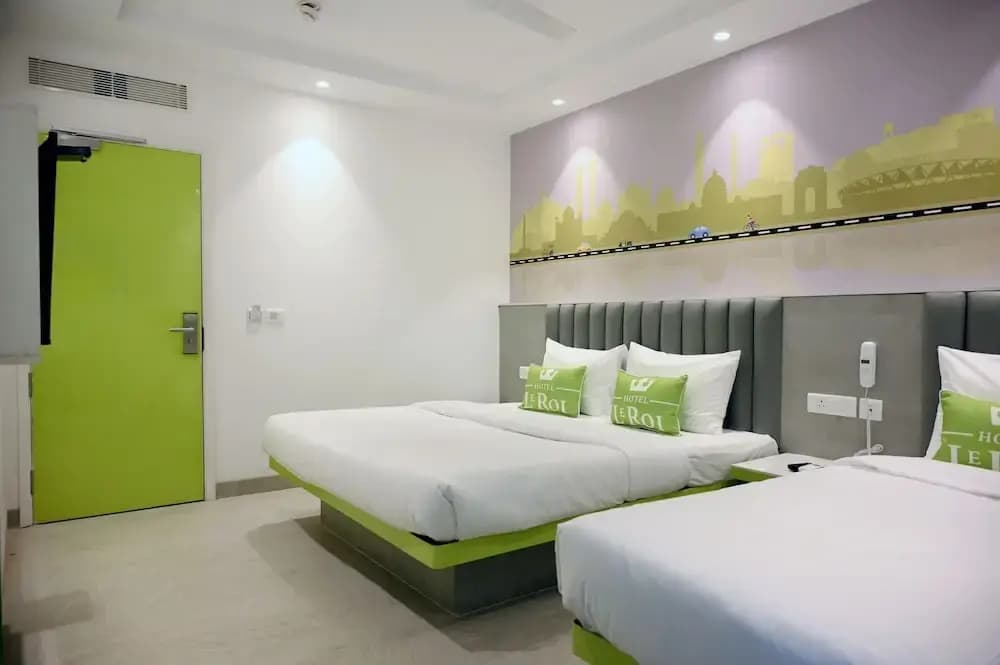 Hotel Le Roi Express Karol Bagh - photo 16