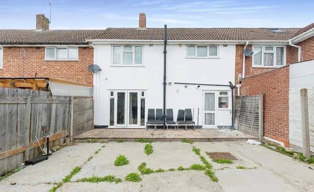 3-bed Apt-15 Mins to Heathrow-pet-friendly-parking - photo 1