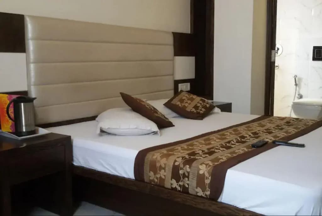 Hotel Saffron Inn - photo 17