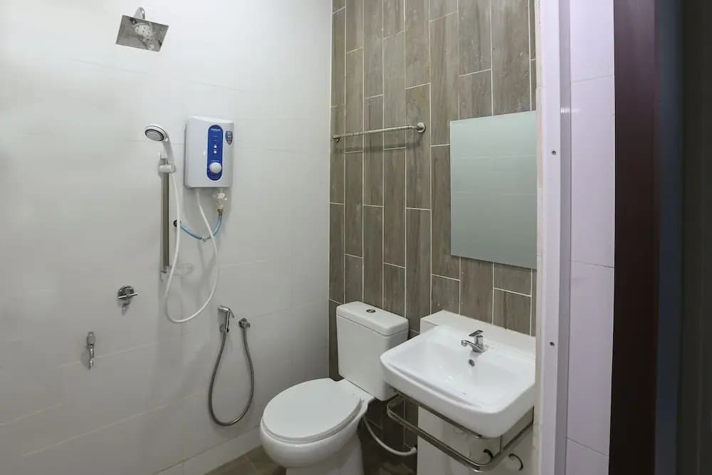 OYO 89859 PP Traveller's Hotel - photo 8