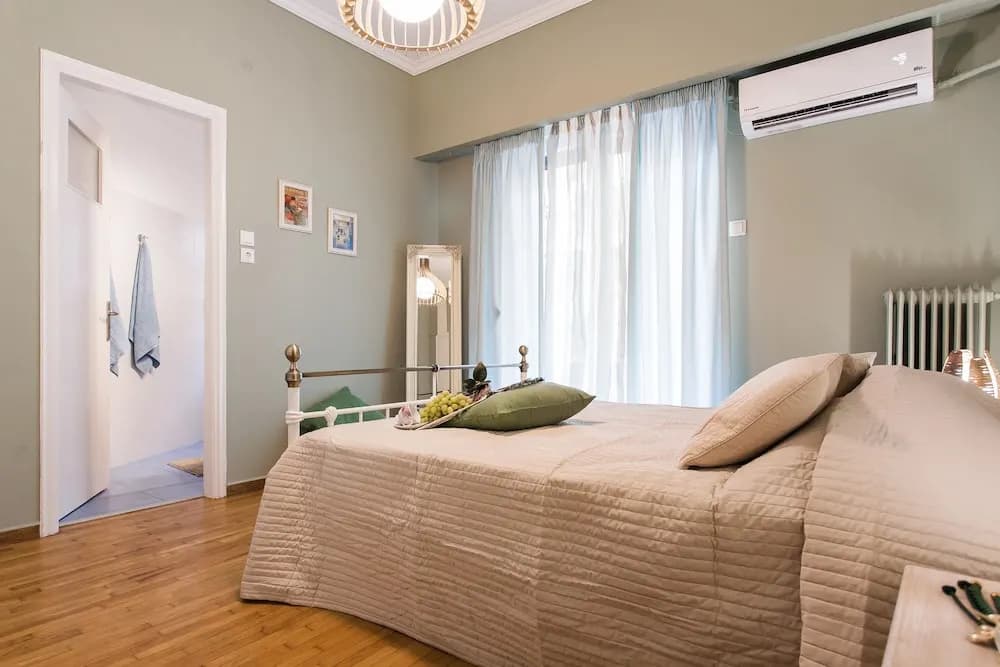 Charming Acropolis Metro Apartment - photo 2
