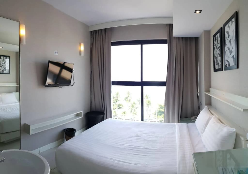 Serenotel Pattaya Beach Front - photo 3