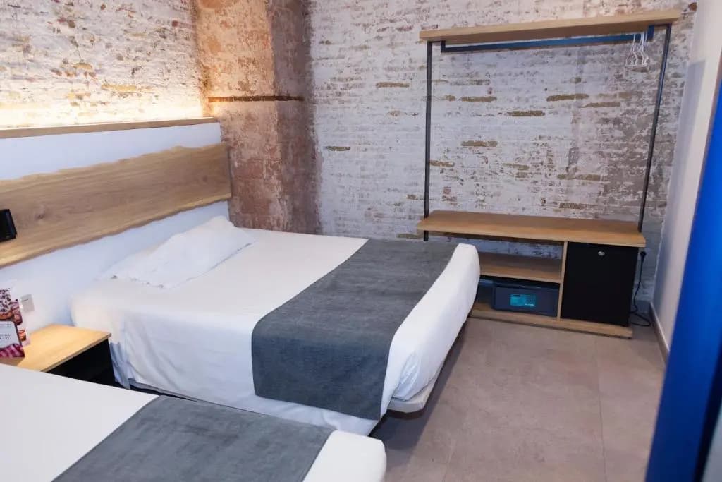 Paris Hostal - photo 2