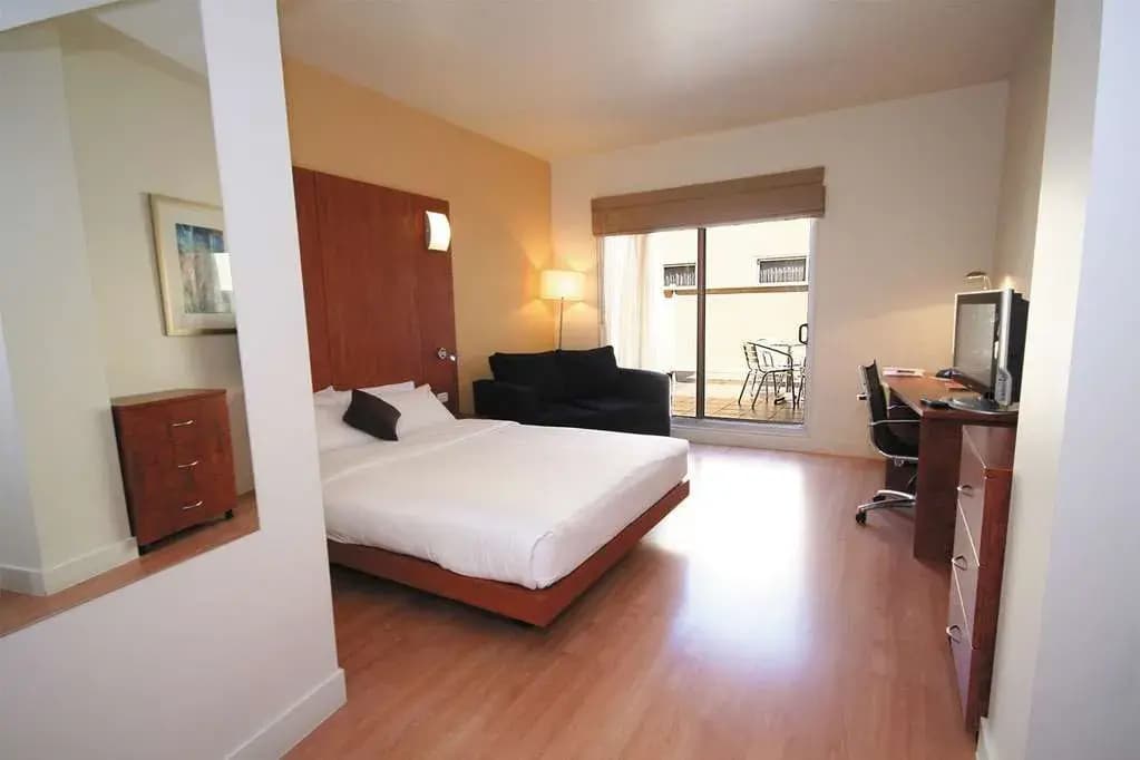 Ramada Encore Hotel Dandenong - photo 4