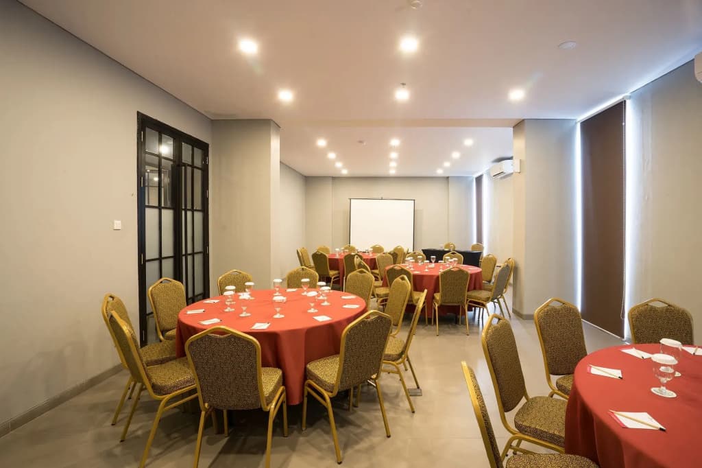 Maple Hotel Jakarta - photo 12