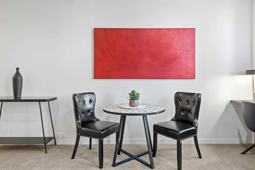Charming 1-bed Central Studio Apartment - photo 4