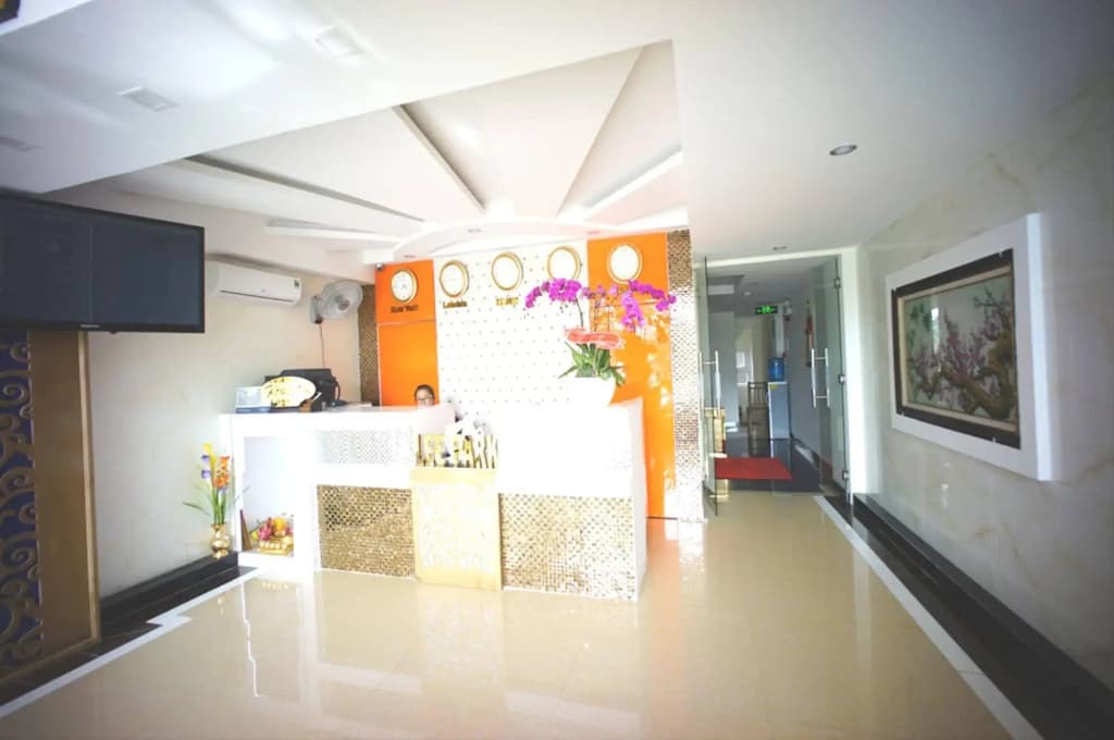 Lee Park Hotel - photo 11