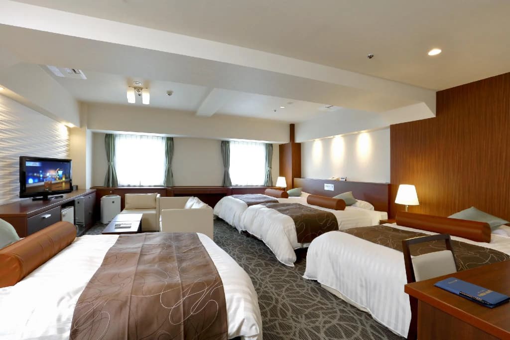 Hotel Plaza Osaka - photo 5