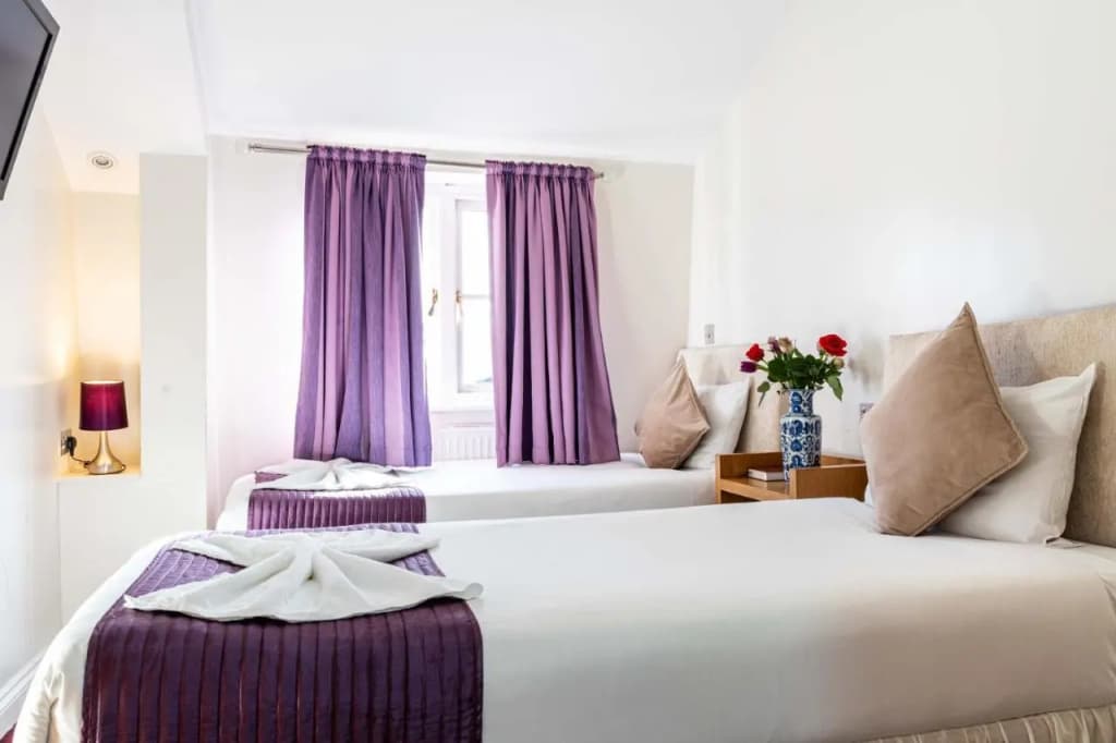 Lancaster Court Hotel - photo 37