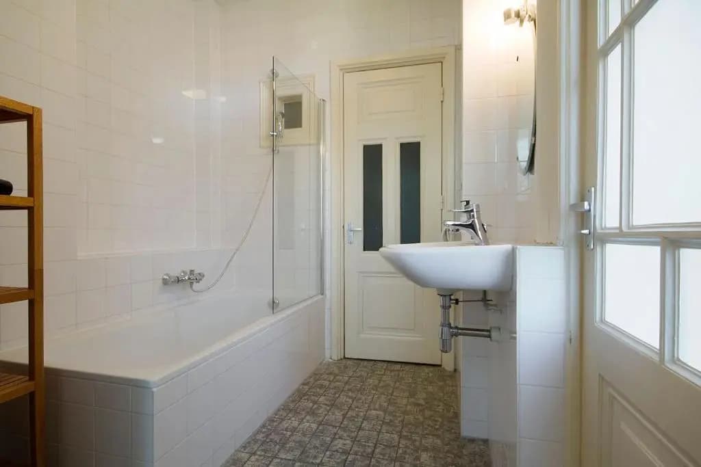 Spacious 4P Canal Apartment - photo 8