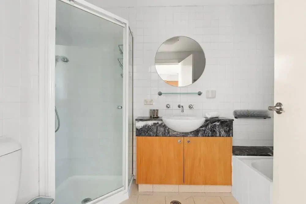 Elegant Stay in Balmain With Pool Access - photo 7
