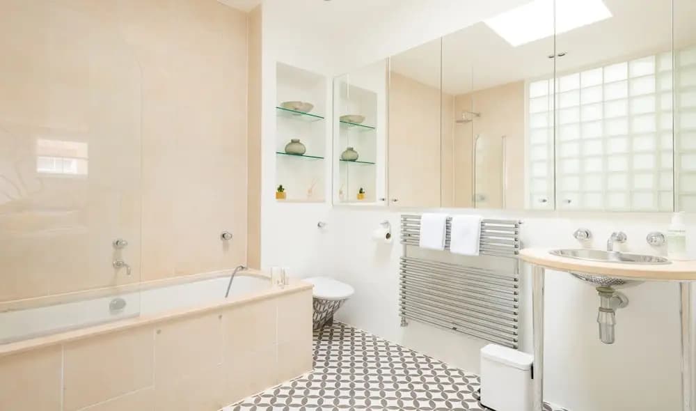 The Maida Vale Mews - Modern & Spacious 1BDR Home next to Venice Canals - photo 7