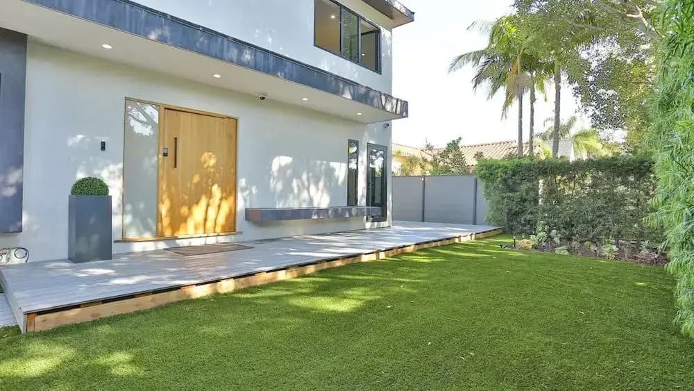 Spacious 5 Bedroom West Hollywood Home With Pool - photo 14
