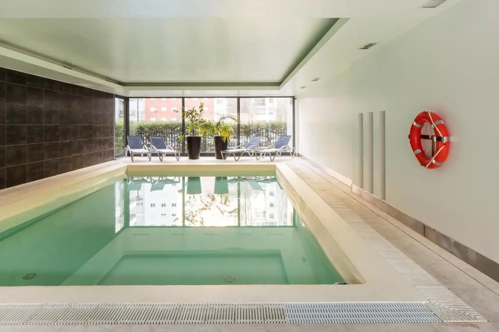 Skyscraper Riverview Lisbon with Indoor Pool - photo 22
