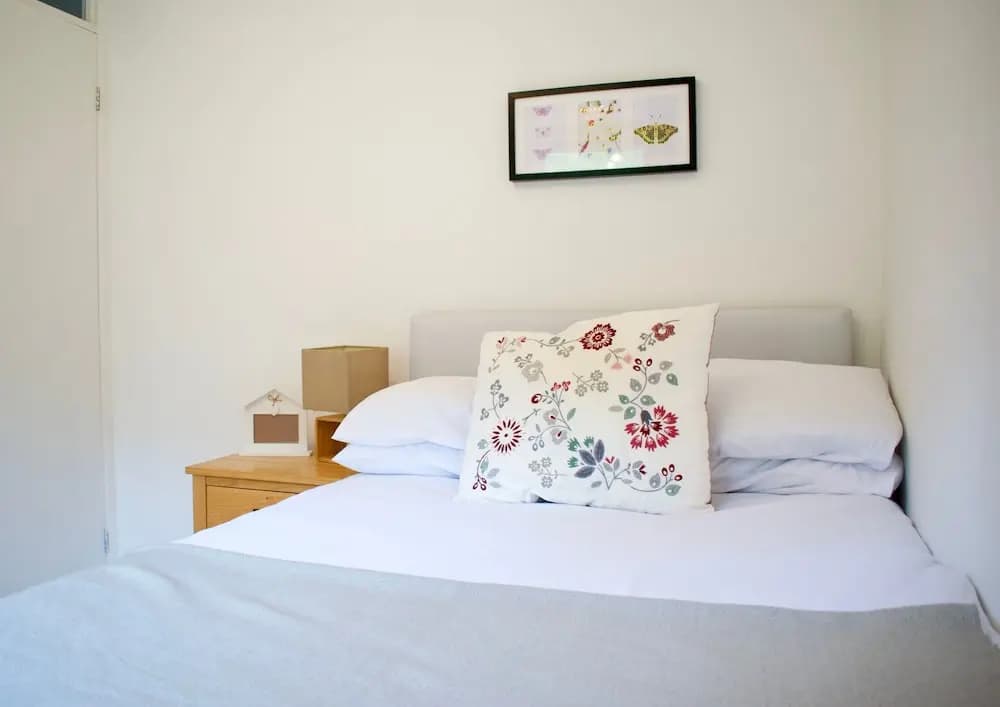 Modern 2 Bedroom Ground Floor Flat with Parking - main photo