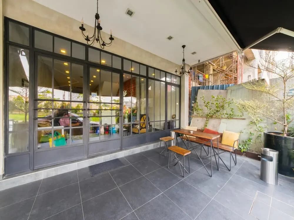OYO 136 Ceria Hotel - photo 16
