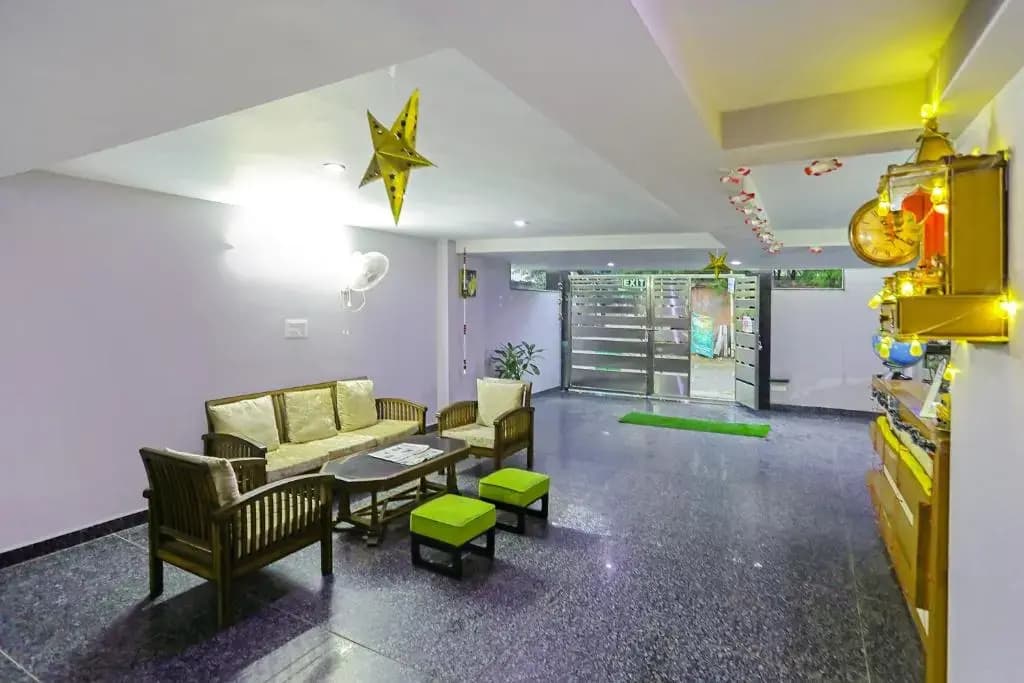 Fabhotel White House Bnb - photo 21