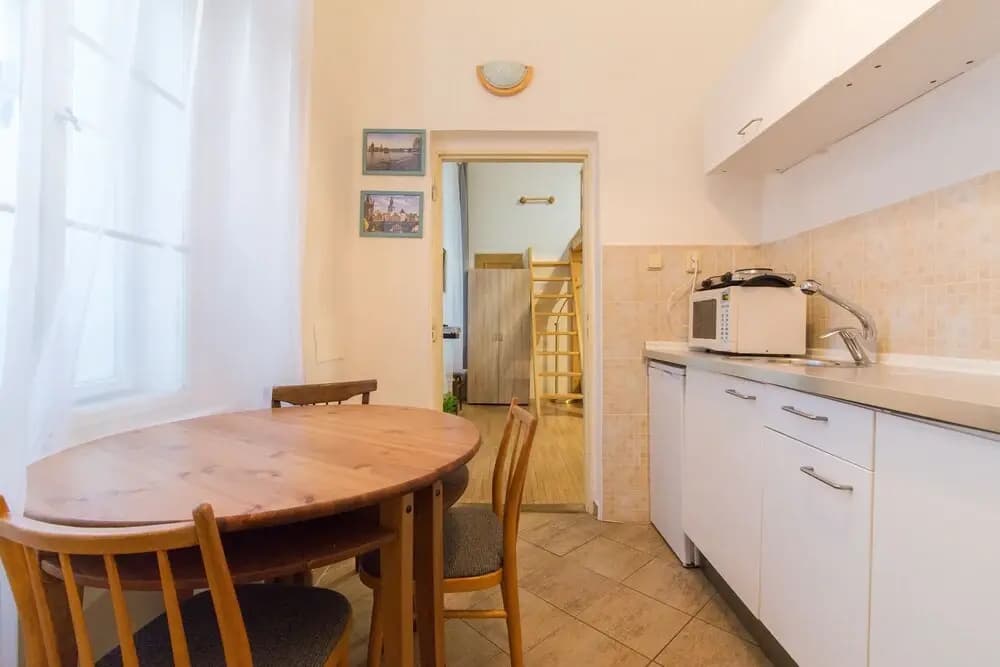 Cosy Apartment for 4 next to the Main Train Station by easyBNB - photo 12