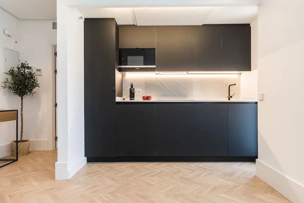 Feelathome Waldorf Suites Apartments - photo 5