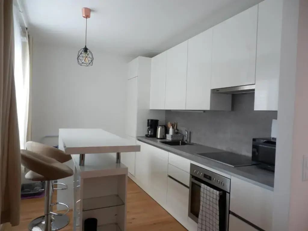Spacious, Modern 1-bdrm Apt near VIC & Austria Ctr - photo 16