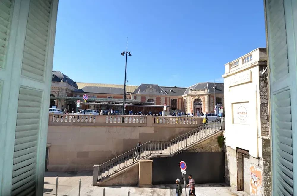 Studio in front of main train station in Nice near tramway - photo 13