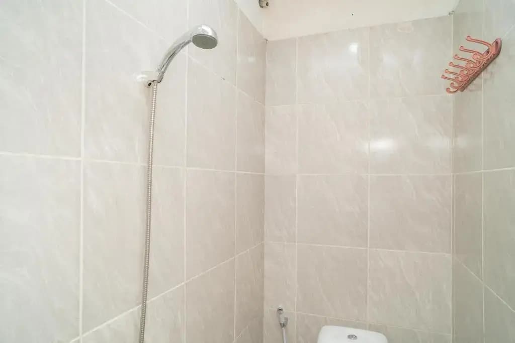 RedDoorz Plus near ITC Cempaka Mas 2 - photo 9