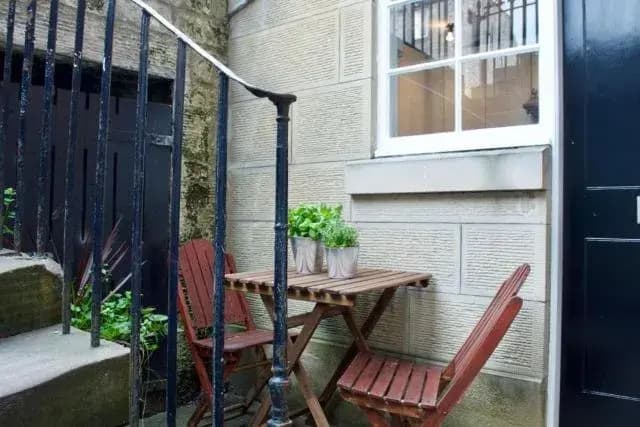Central New Town Flat, Near Princes Street - photo 10