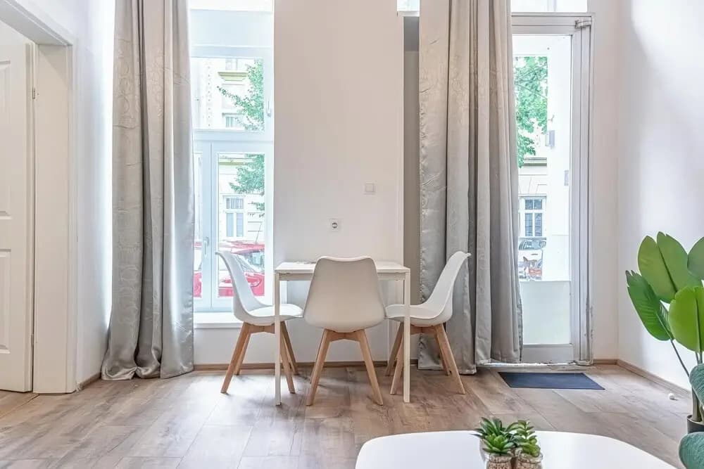 Lovely Apartment Steps from Schonbrunn - photo 6
