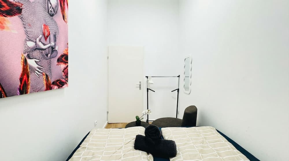 Stylish 9BR Apartment for 18 Guests - photo 2