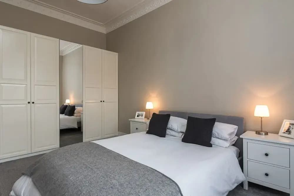 Sleek and Modern 2BR Home Near City Centre - photo 6