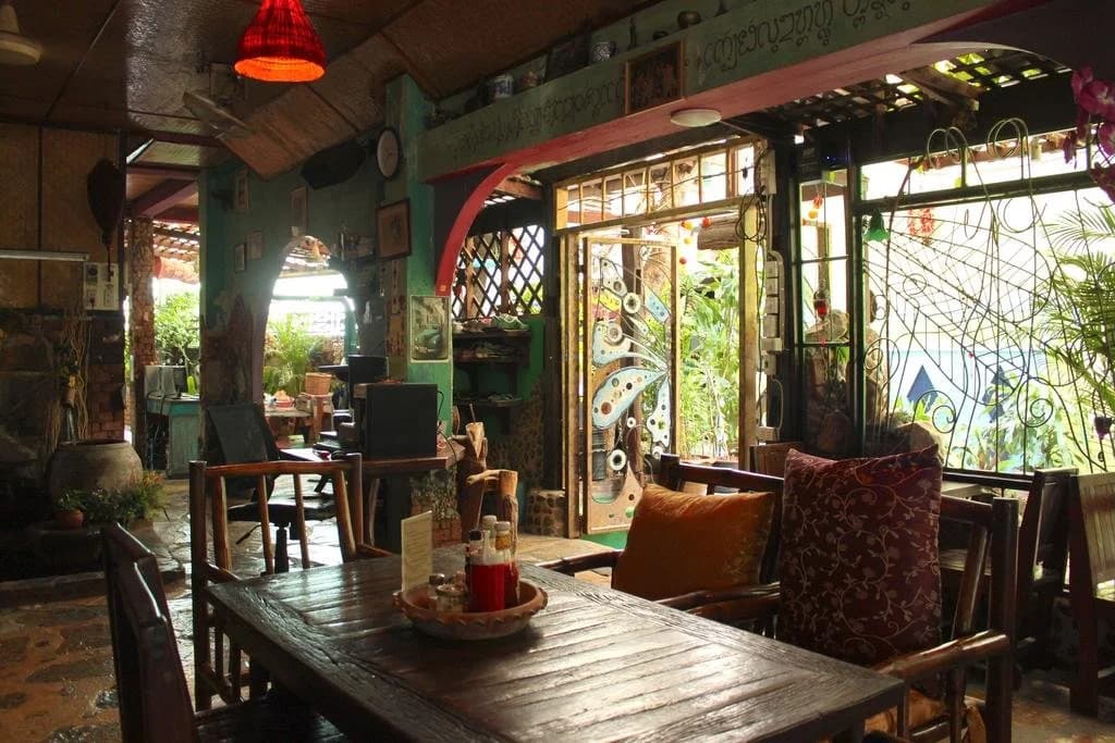 Shanti Lodge Bangkok - photo 10