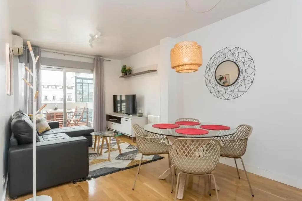 Cozy studio overlooking Pedro Zerolo Square - photo 6