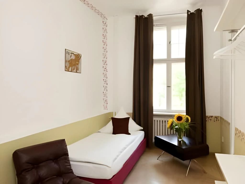 Three Little Pigs Hostel Berlin - photo 27