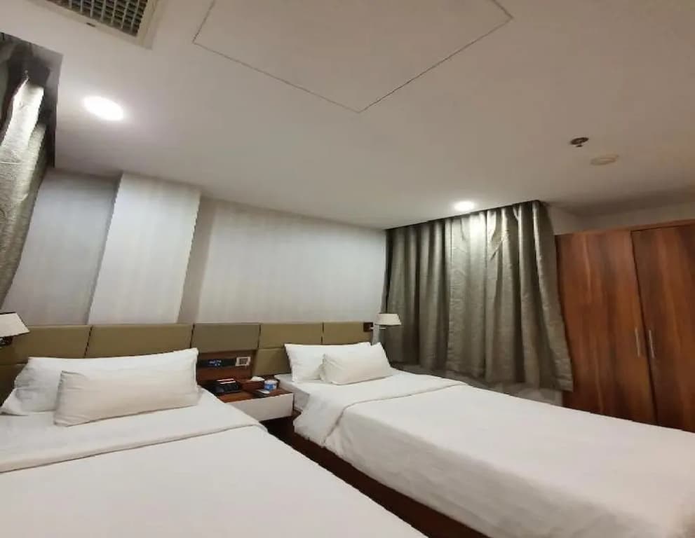 A25 Premium Hotel - 29 Le Thi Hong Gam - photo 3