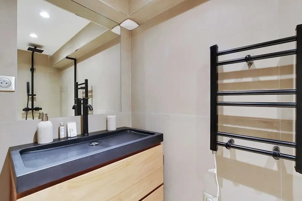 Spacious Apartment With 2 Rooms - photo 7