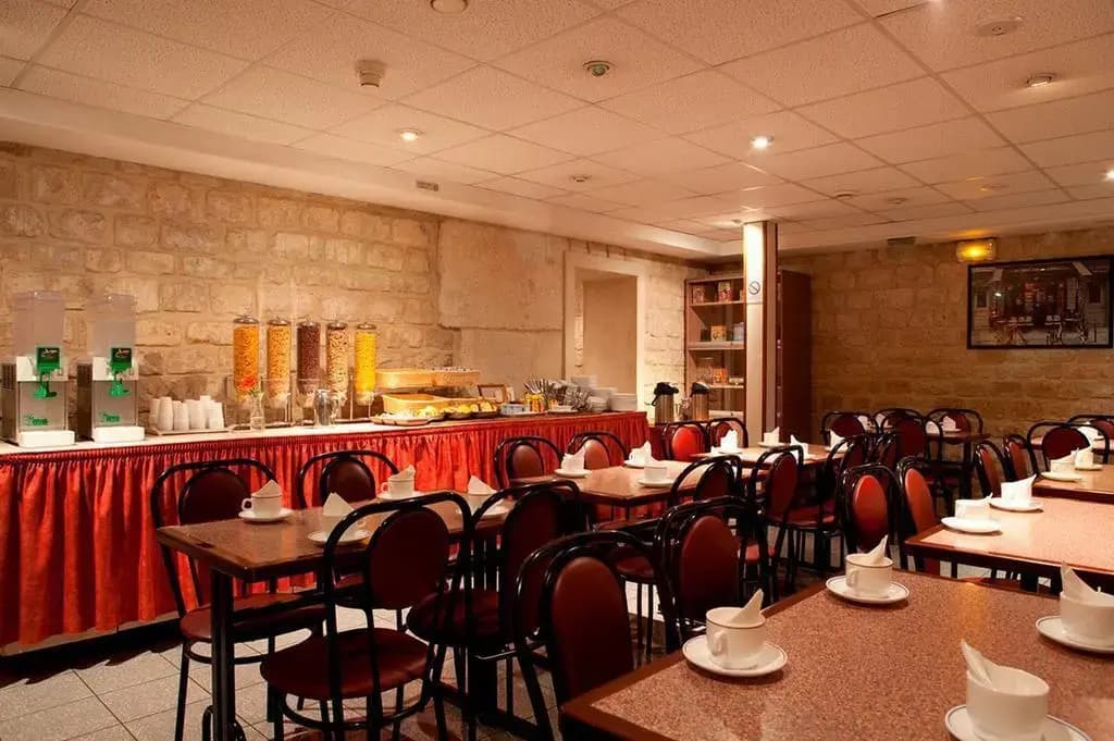 Est Hotel - photo 15