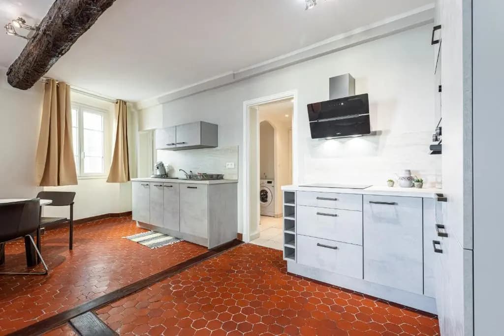 Large 3 Bdr Old Town - AC - photo 12