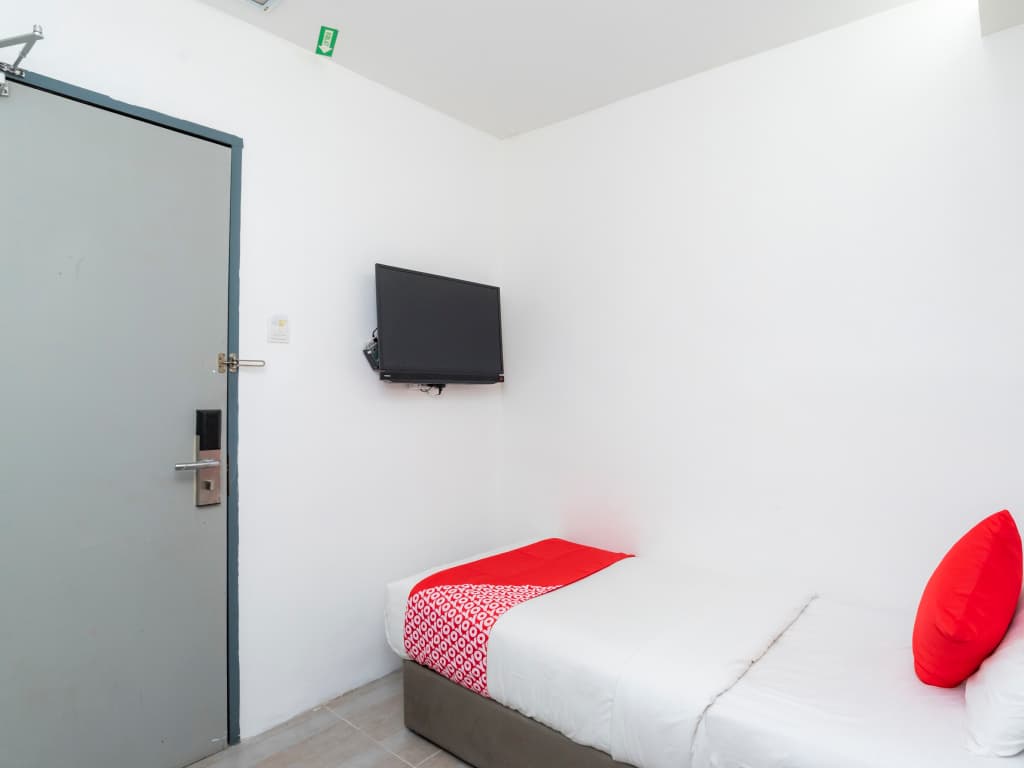 Big Big Hotel - photo 5