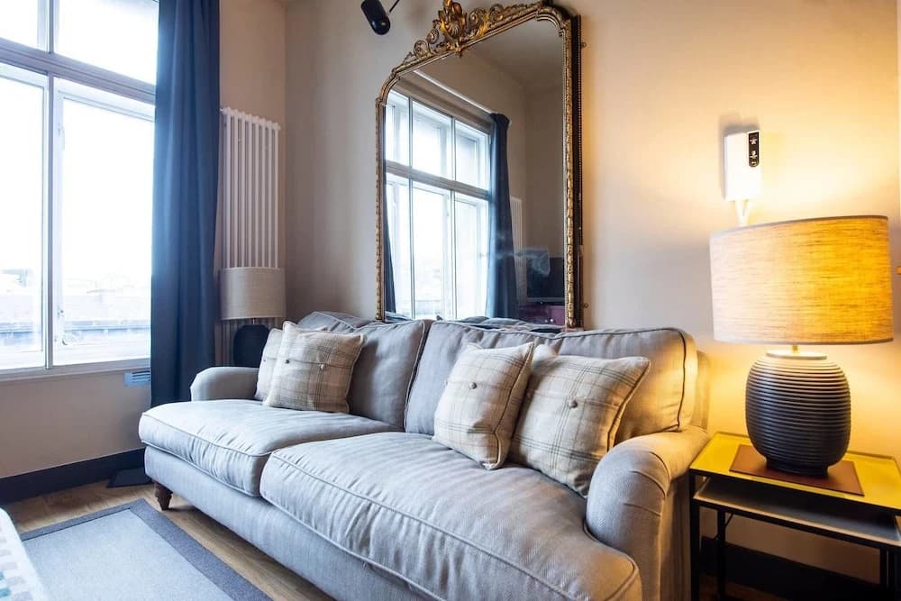 Lothian Road Apt With Castle View & Elevator - photo 4