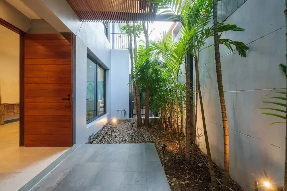 Monochrome designer pool Villa - photo 10