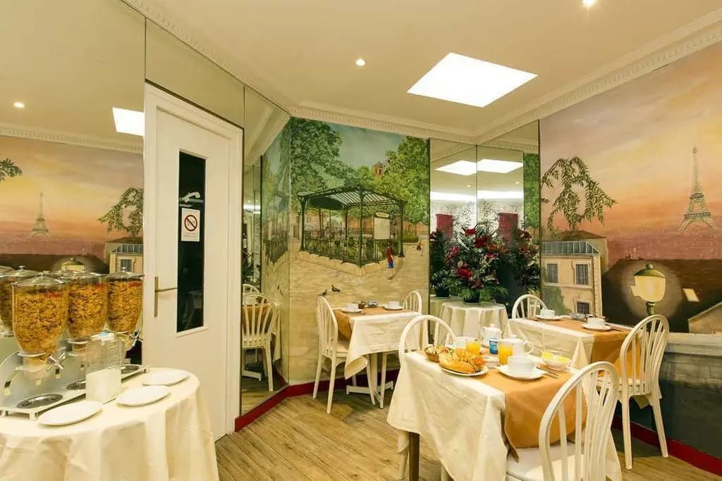 Hotel Regyn's Montmartre - photo 14