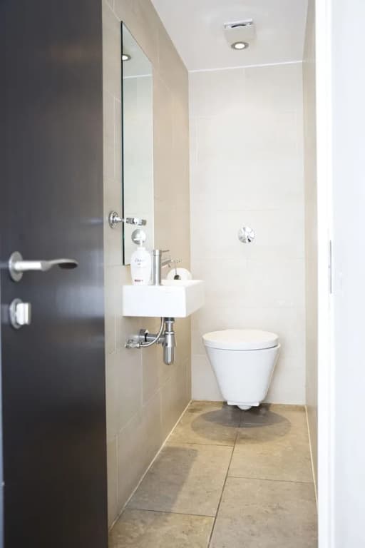 The Holborn Lights - Modern 3BDR Home with Rooftop Terrace & Garage - photo 4