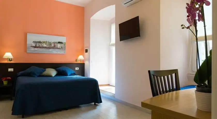 Poppy House - photo 2